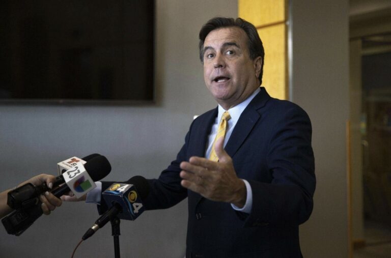 Alex Díaz de la Portilla Files to Run for Miami Mayor