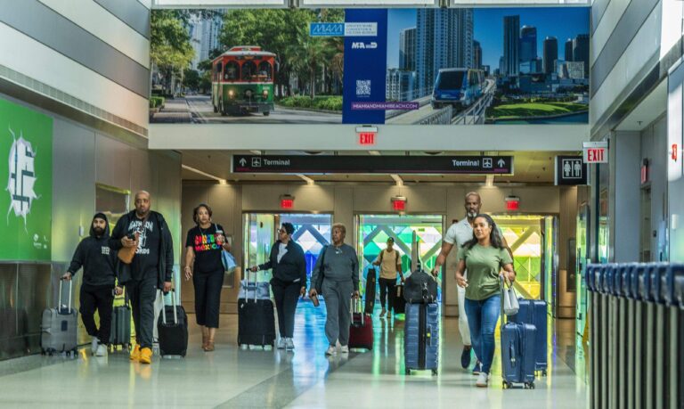 Record Travelers at Miami Airport Thanksgiving
