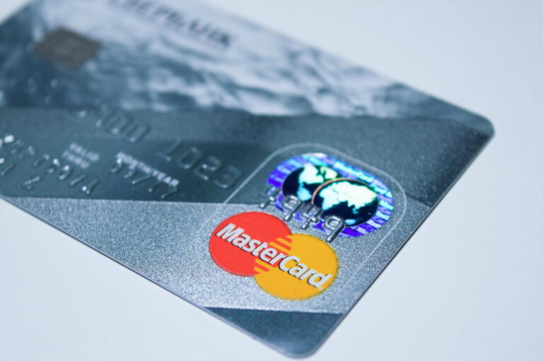 UK Banks Explore Domestic Alternative to Visa and Mastercard